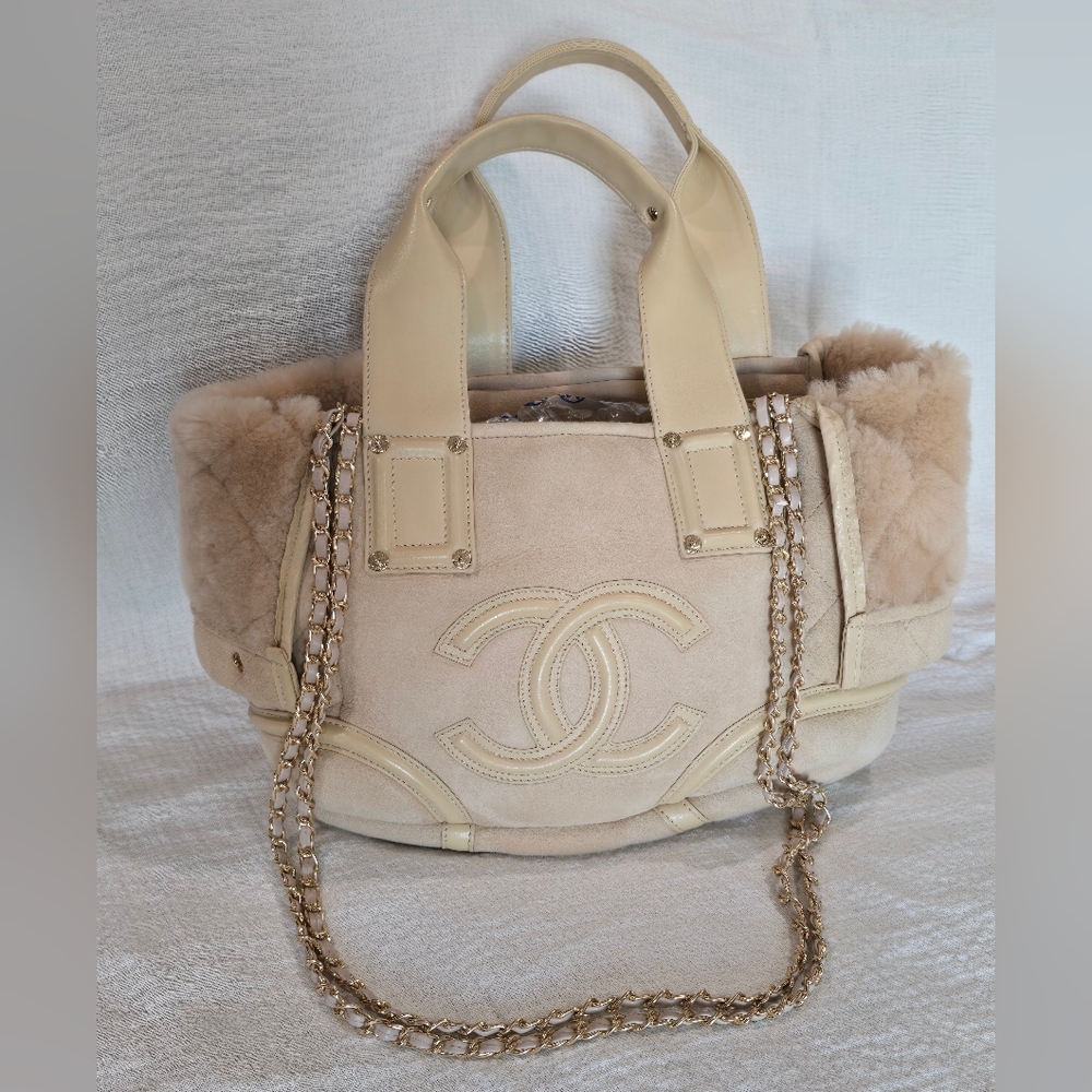 Chanel Sparkle Tote Suede Beige Leather Shearling Chain Cream Purse Shoulder Bag